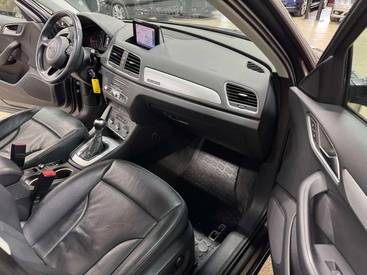 Audi Q3 * 2.0 TFSI QUATTRO| NAVI REAR CAMERA PANO ROOF * C, снимка 14 - Автомобили и джипове - 54916458