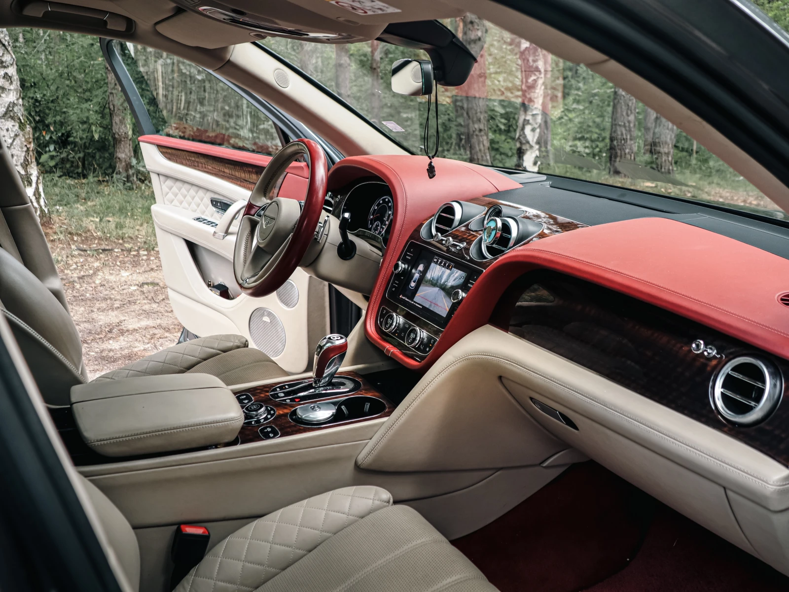 Bentley Bentayga, снимка 8 - Автомобили и джипове - 56070973