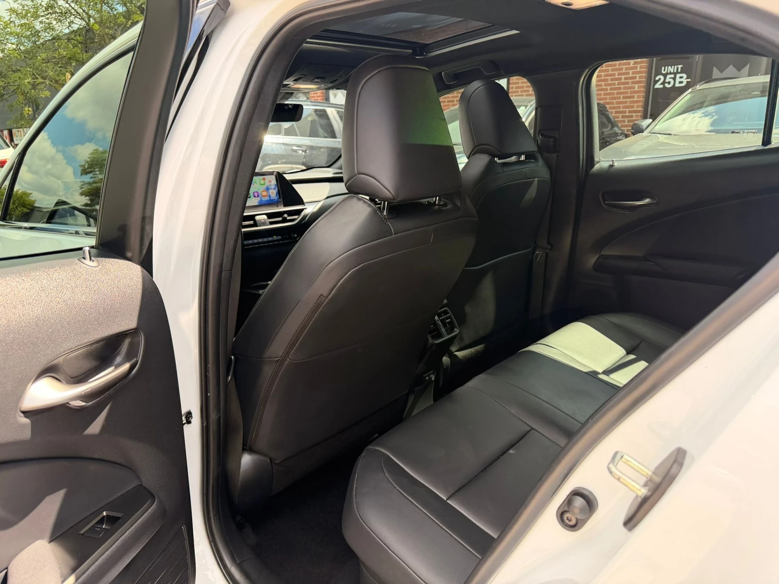 Lexus UX 300h DIS* ОБДУХВАНЕ* БЕЗ ЗАБЕЛЕЖКИ* , снимка 17 - Автомобили и джипове - 56113129