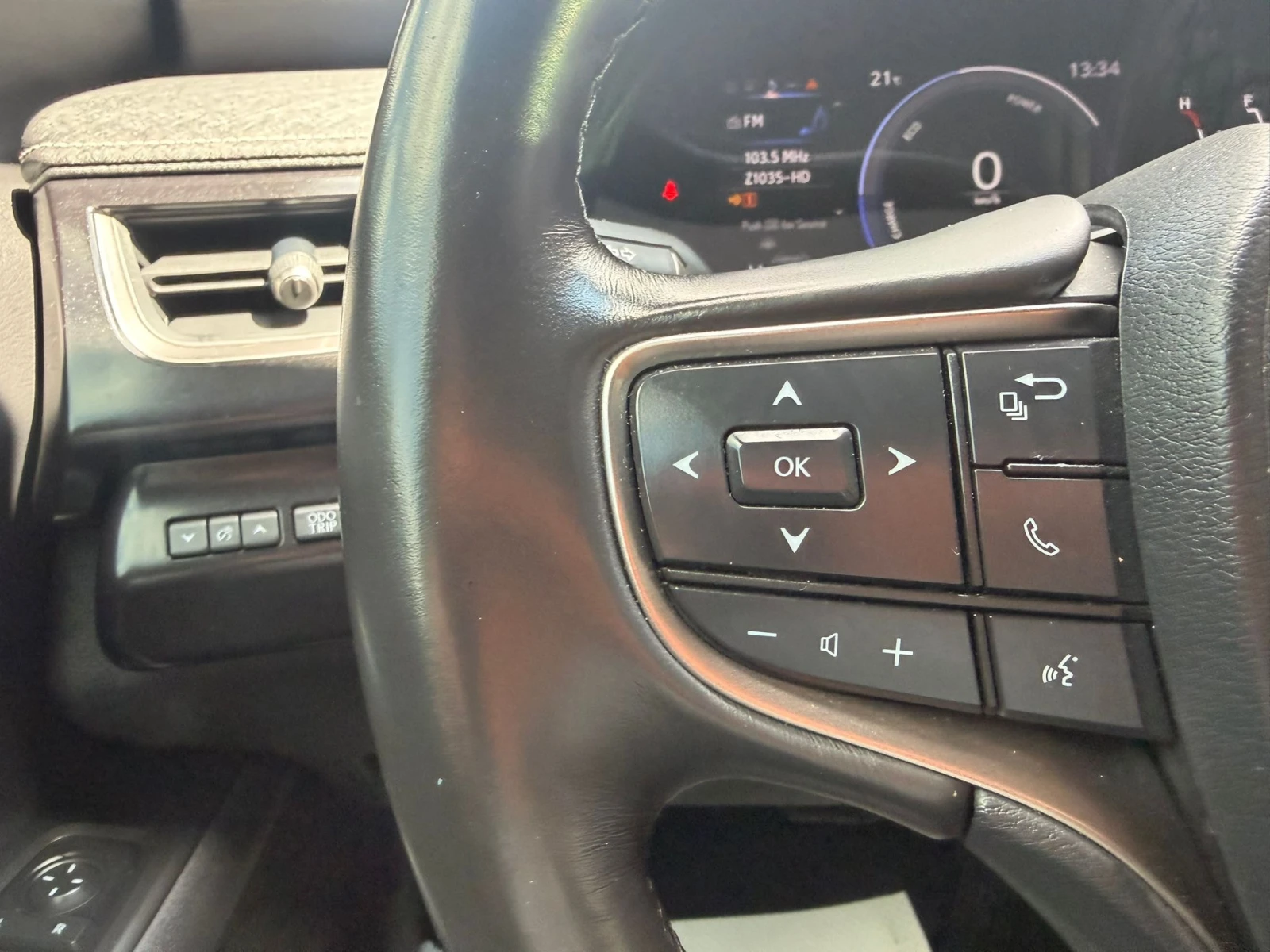 Lexus UX 300h DIS* ОБДУХВАНЕ* БЕЗ ЗАБЕЛЕЖКИ* , снимка 16 - Автомобили и джипове - 56113129