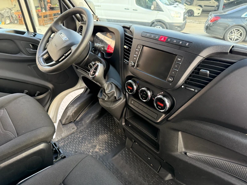 Iveco Daily 40-170 3.0HPI Хладилен до 3.5т. Падащ борд 1тон, снимка 11 - Бусове и автобуси - 52482618