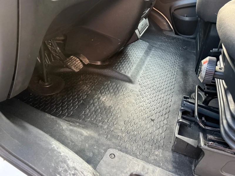 Iveco Daily 40-170 3.0HPI Хладилен до 3.5т. Падащ борд 1тон, снимка 15 - Бусове и автобуси - 52482618