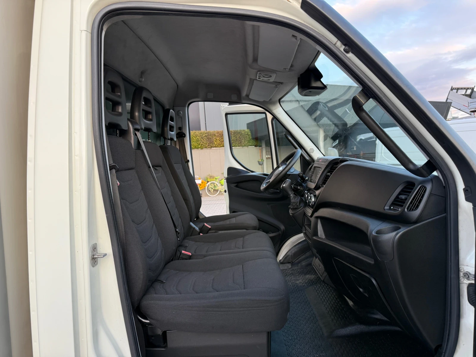 Iveco Daily 40-170 3.0HPI Хладилен до 3.5т. Падащ борд 1тон - изображение 10