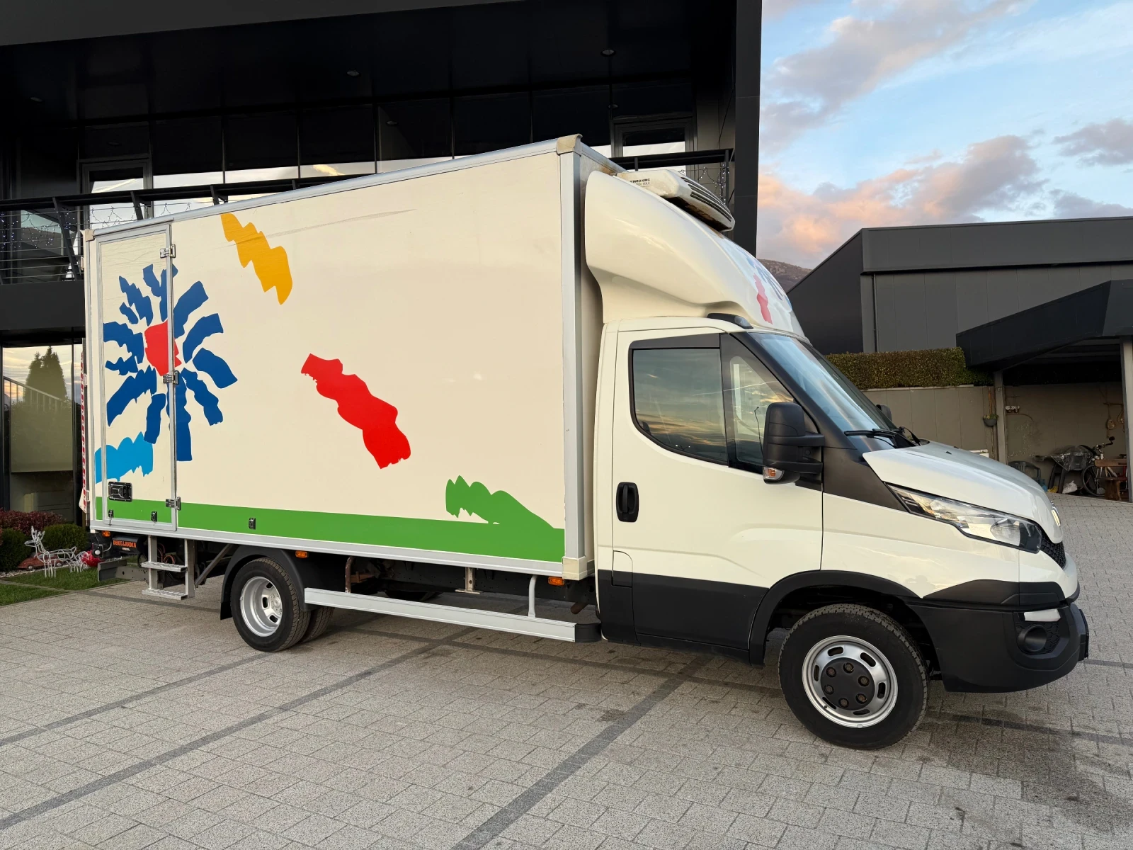 Iveco Daily 40-170 3.0HPI Хладилен до 3.5т. Падащ борд 1тон - изображение 2