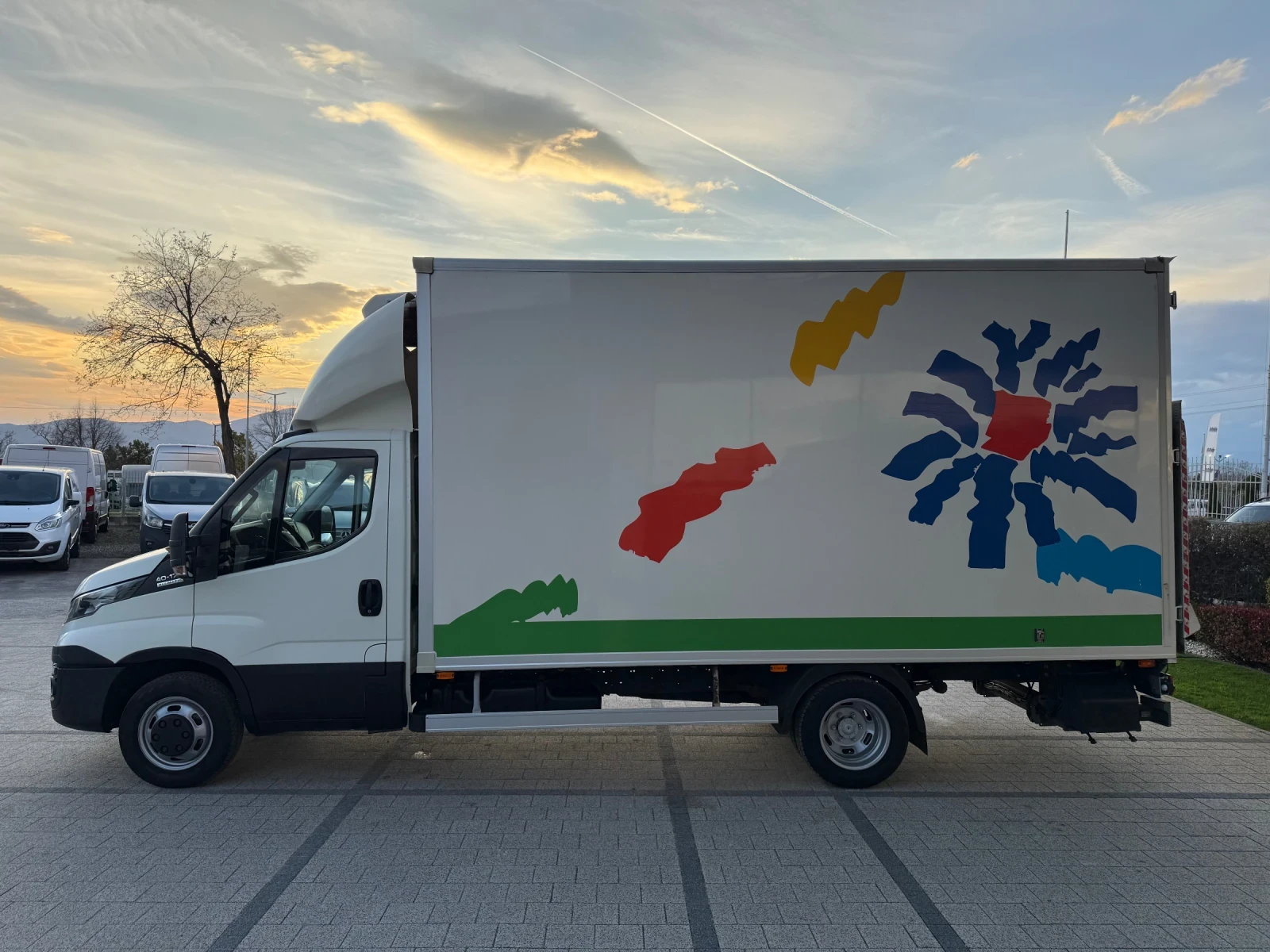 Iveco Daily 40-170 3.0HPI Хладилен до 3.5т. Падащ борд 1тон - изображение 4