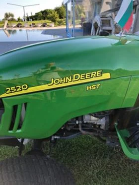 Трактор John Deere 2520 HST, снимка 2