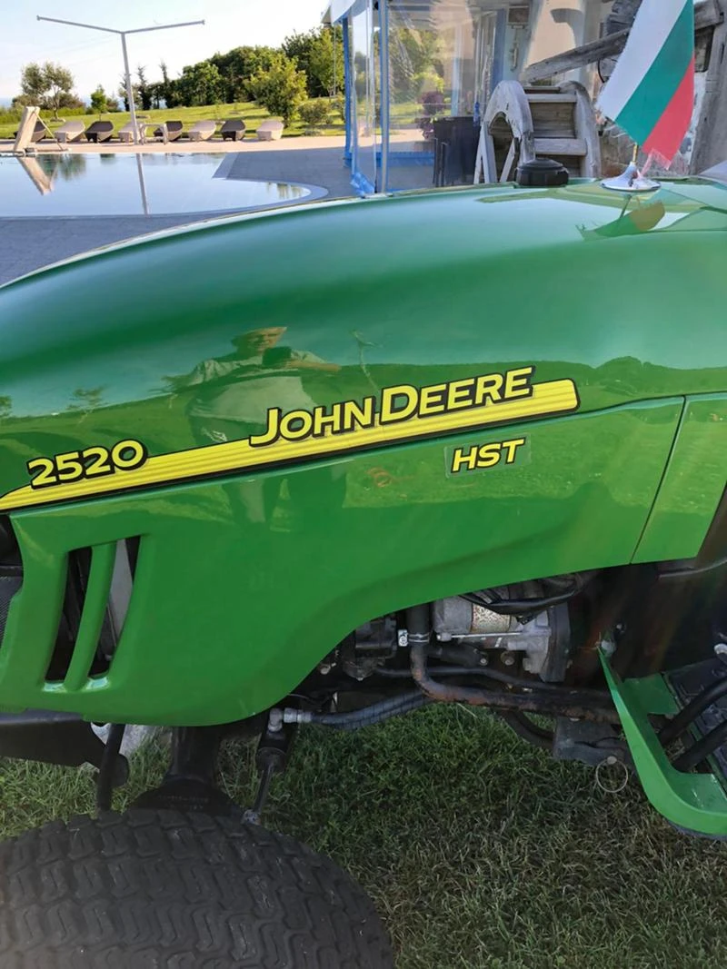 Трактор John Deere 2520 HST - изображение 2