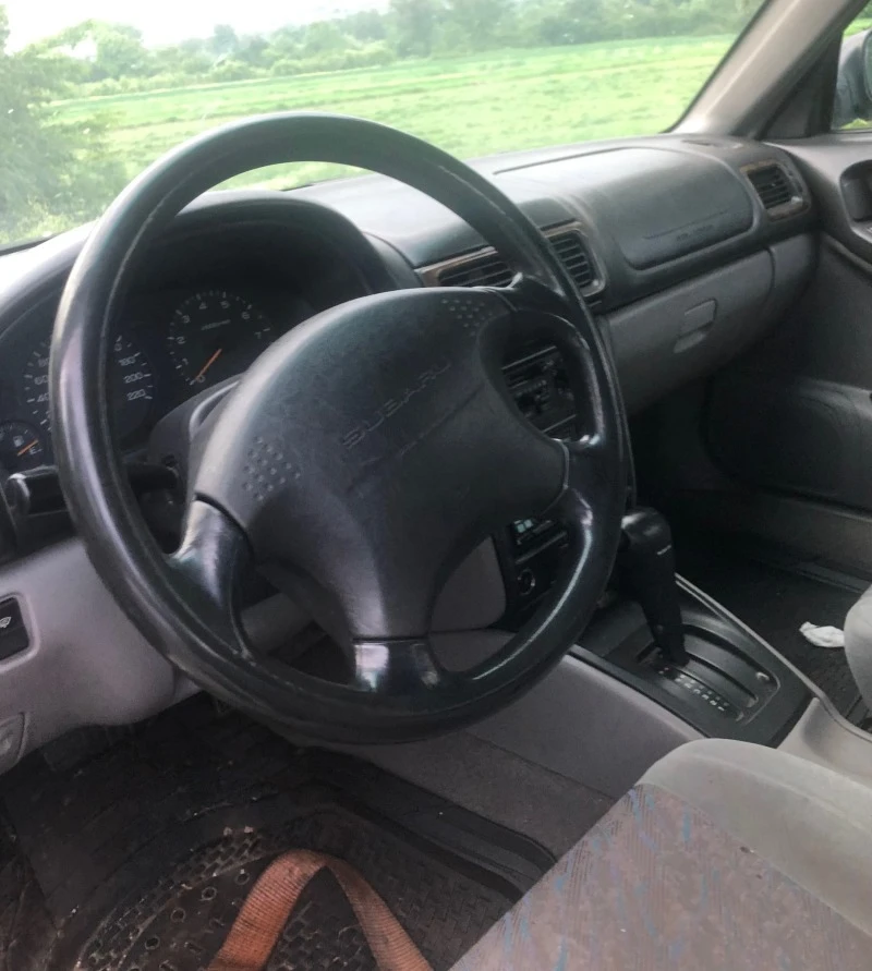 Subaru Forester 2.0 i automat, снимка 7 - Автомобили и джипове - 45812235