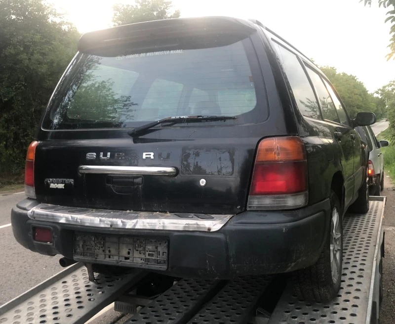 Subaru Forester 2.0 i automat, снимка 4 - Автомобили и джипове - 45812235