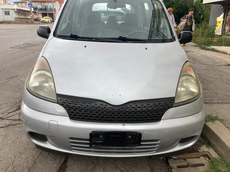 Toyota Yaris verso 1.3i, снимка 1 - Автомобили и джипове - 47305126