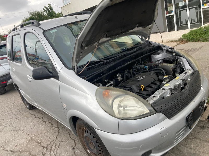 Toyota Yaris verso 1.3i, снимка 2 - Автомобили и джипове - 47305126