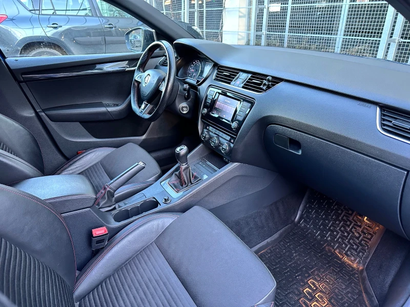 Skoda Octavia  \\VRS 2.0TDI//Distronic\\Keyless//Leather\\, снимка 11 - Автомобили и джипове - 48619542