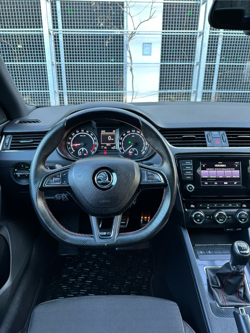 Skoda Octavia  \\VRS 2.0TDI//Distronic\\Keyless//Leather\\, снимка 9 - Автомобили и джипове - 48619542