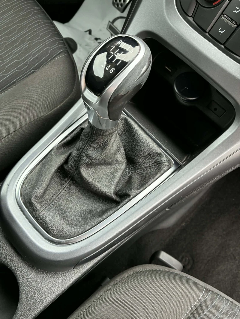 Opel Astra  J GTC, снимка 8 - Автомобили и джипове - 52727549