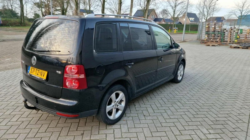 VW Touran, снимка 5 - Автомобили и джипове - 53329435