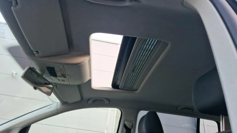 VW Touran, снимка 11 - Автомобили и джипове - 53329435