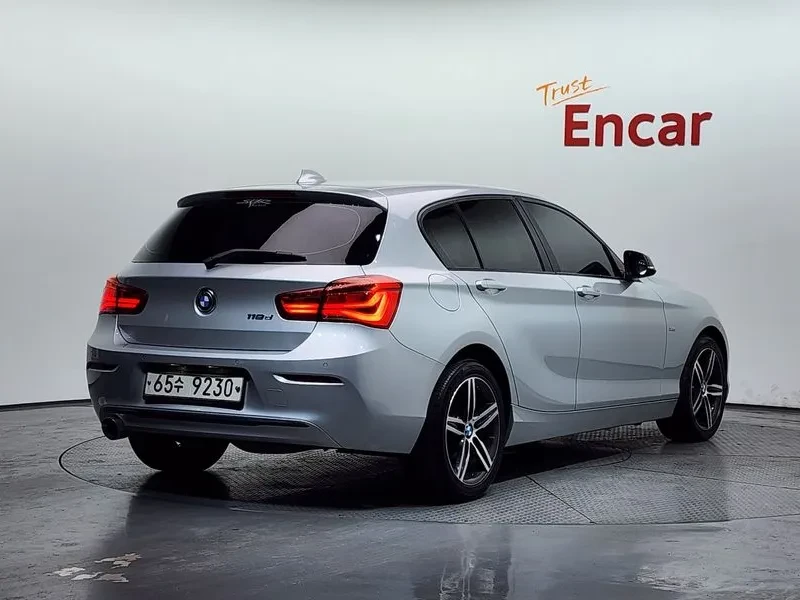 BMW 118 D Sports 5-Door, снимка 2 - Автомобили и джипове - 55830604