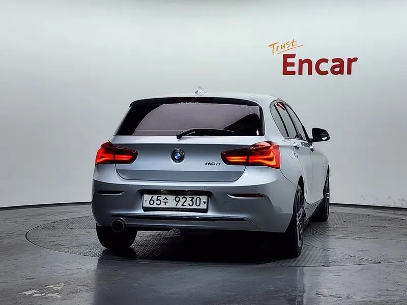 BMW 118 D Sports 5-Door, снимка 4 - Автомобили и джипове - 55830604
