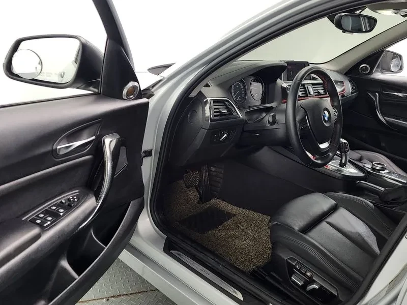 BMW 118 D Sports 5-Door, снимка 10 - Автомобили и джипове - 55830604