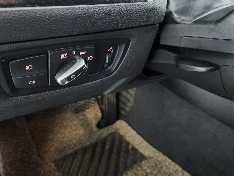 BMW 118 D Sports 5-Door, снимка 17 - Автомобили и джипове - 55830604