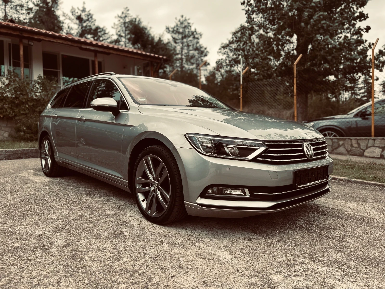 VW Passat 2.0 TDI DSG Comfortline Distronic - изображение 2