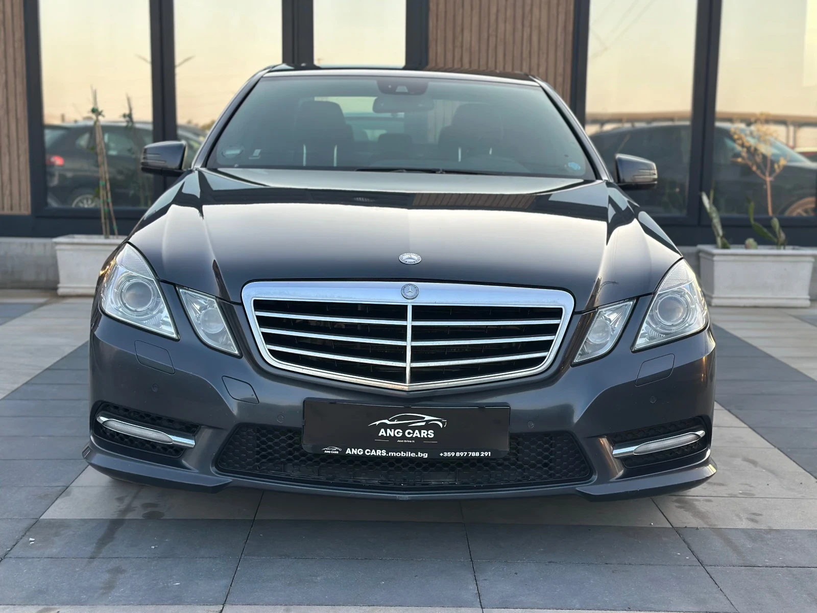 Mercedes-Benz E 350 * AMG LINE* Обдухване* Масаж* DynamicSeat* BlindSp - изображение 3