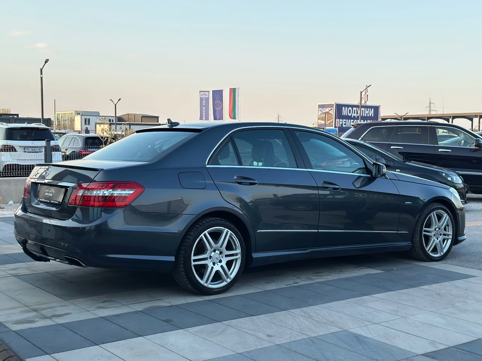Mercedes-Benz E 350 * AMG LINE* Обдухване* Масаж* DynamicSeat* BlindSp - изображение 5