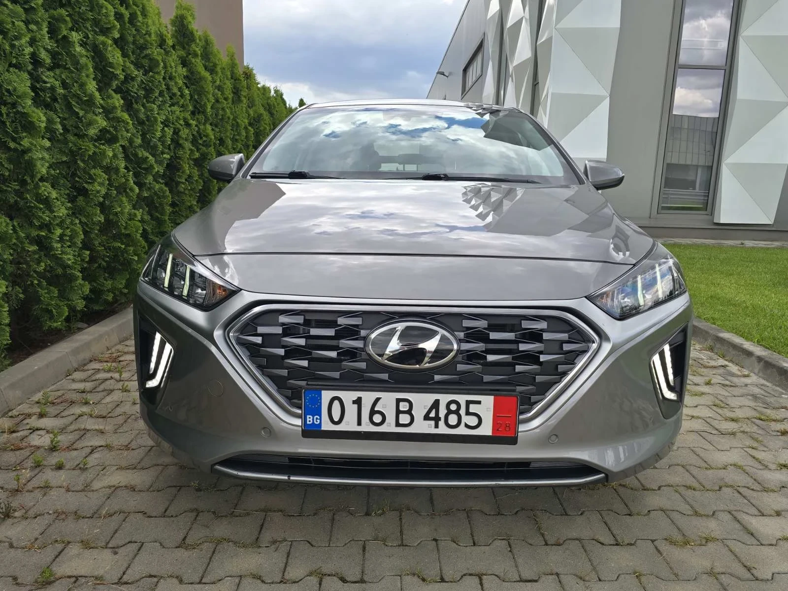 Hyundai Ioniq СЕРВИЗНА ИСТОРИЯ 97000км - изображение 2