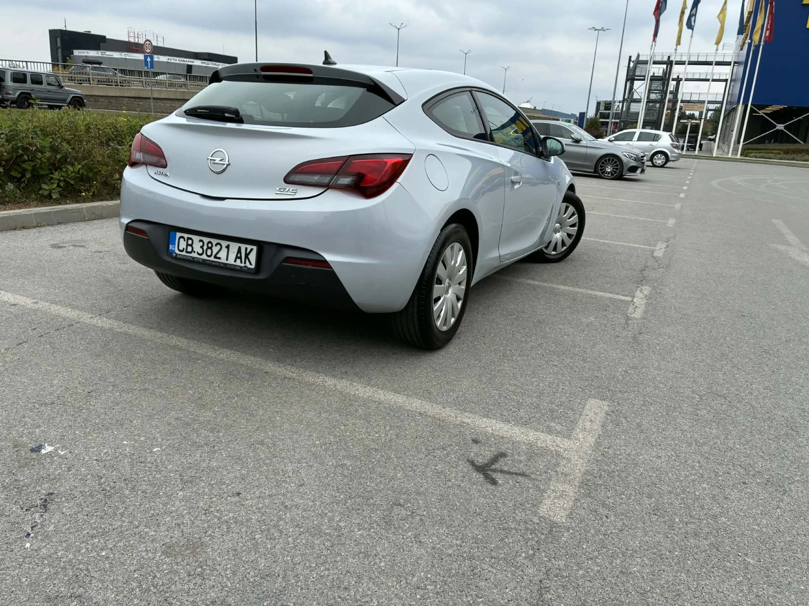 Opel Astra  J GTC - изображение 2