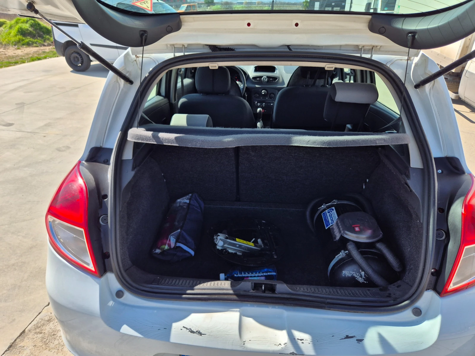 Renault Clio 1.2 БЕНЗИН ГАЗ, снимка 13 - Автомобили и джипове - 53906558