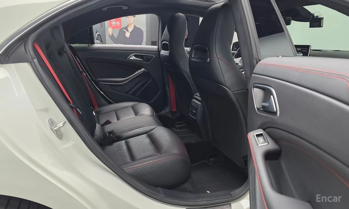 Mercedes-Benz CLA 45 AMG * 4MATIC* КОЖА* ПОДГРЕВ* ПАНОРАМА* КРАЙНА ЦЕНА* , снимка 12 - Автомобили и джипове - 54129605