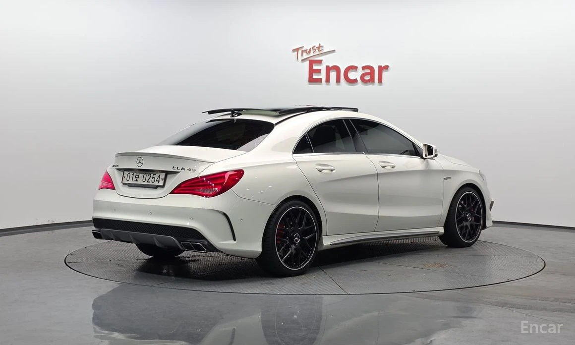 Mercedes-Benz CLA 45 AMG * 4MATIC* КОЖА* ПОДГРЕВ* ПАНОРАМА* КРАЙНА ЦЕНА* , снимка 2 - Автомобили и джипове - 54129605