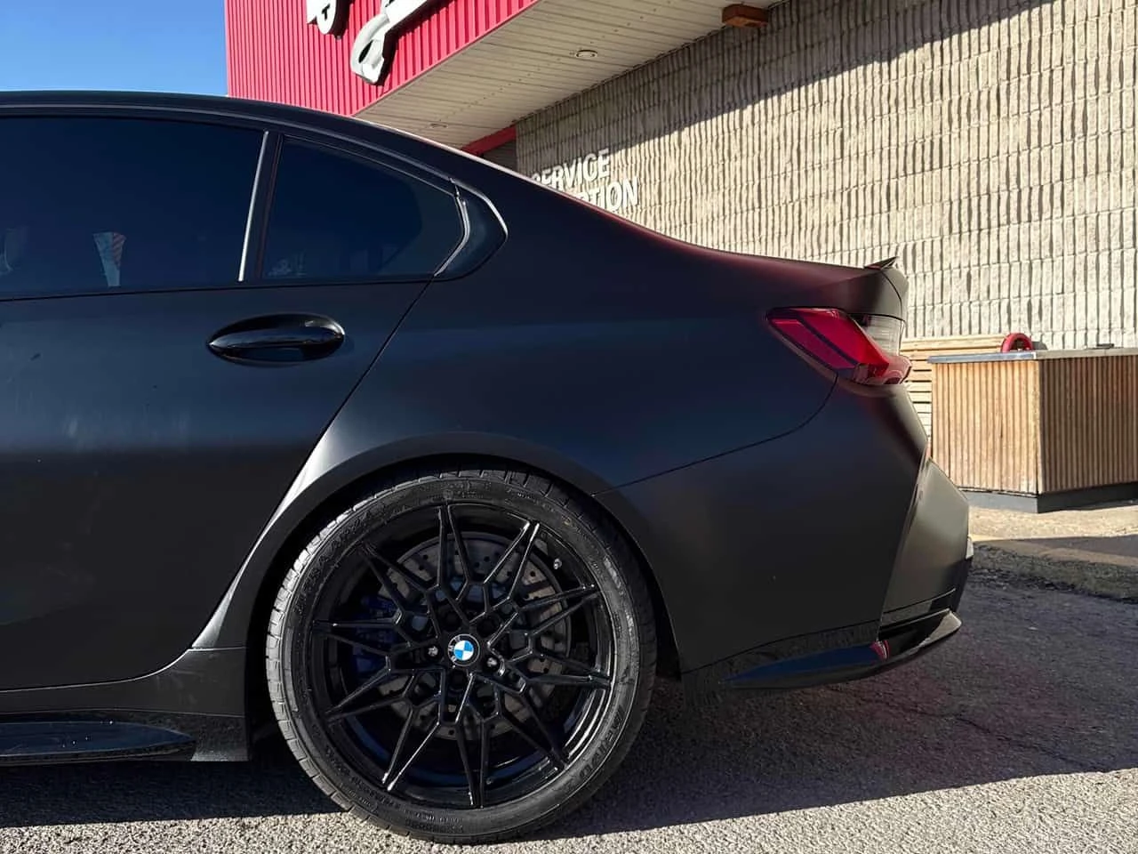 BMW M3 COMPETITION * ДИСТРОНИК* 360 КАМЕРА* ОБУХДВАНЕ* , снимка 6 - Автомобили и джипове - 54343491