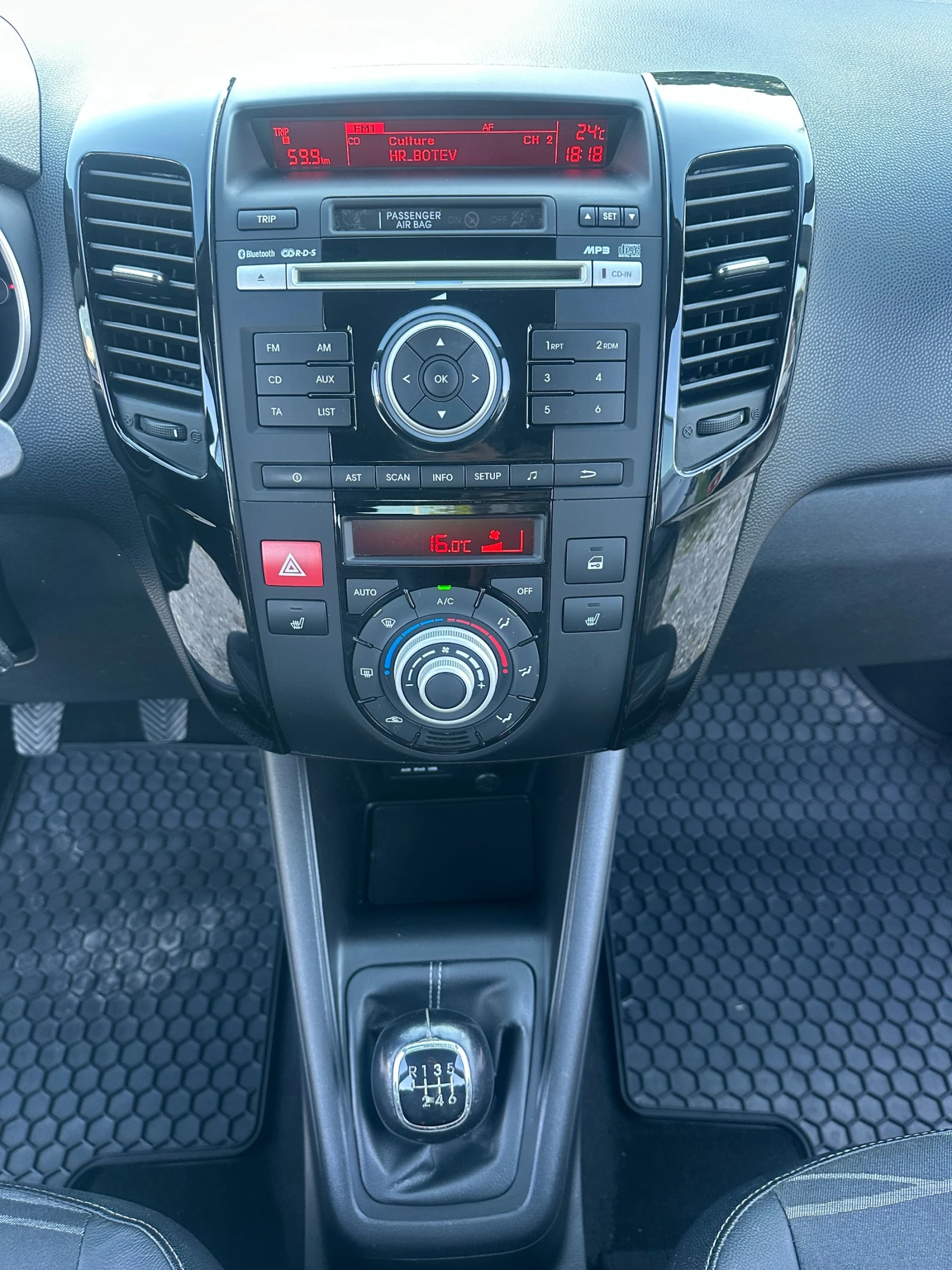 Kia Venga 1.4CRDI 90kc , снимка 12 - Автомобили и джипове - 54437182