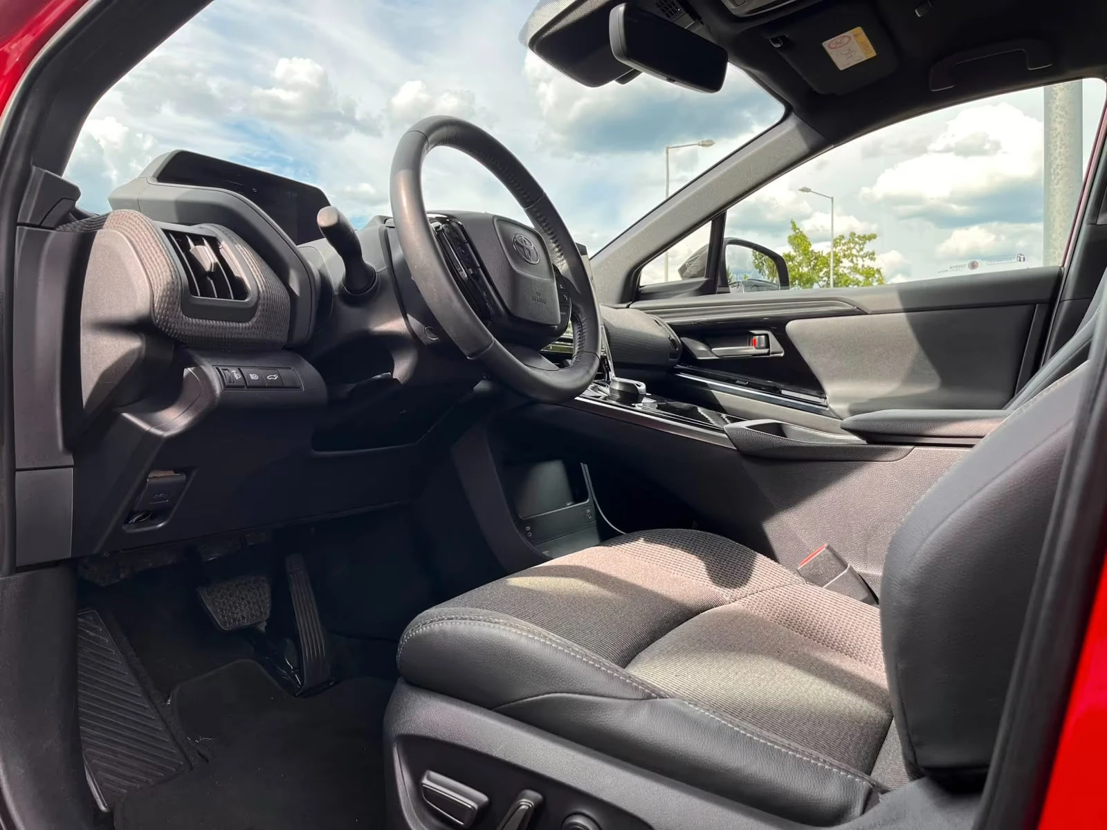 Toyota bZ4X COMFORT/204HP/CAM/NAVI/LED/CPLAY/KLESS/655q, снимка 8 - Автомобили и джипове - 55835218