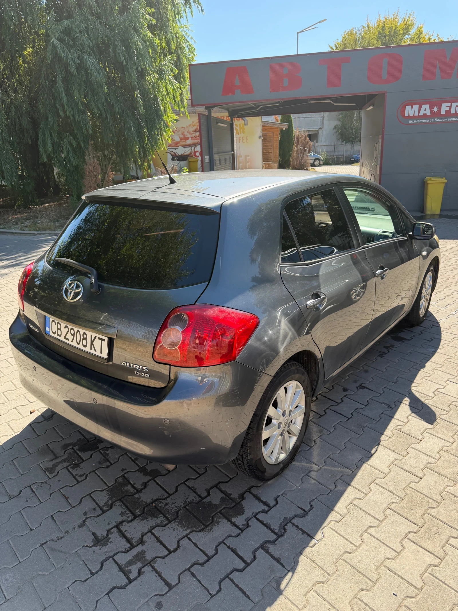 Toyota Auris 2.0 D4D, Регистрирана, navi - carplay, снимка 3 - Автомобили и джипове - 56311709