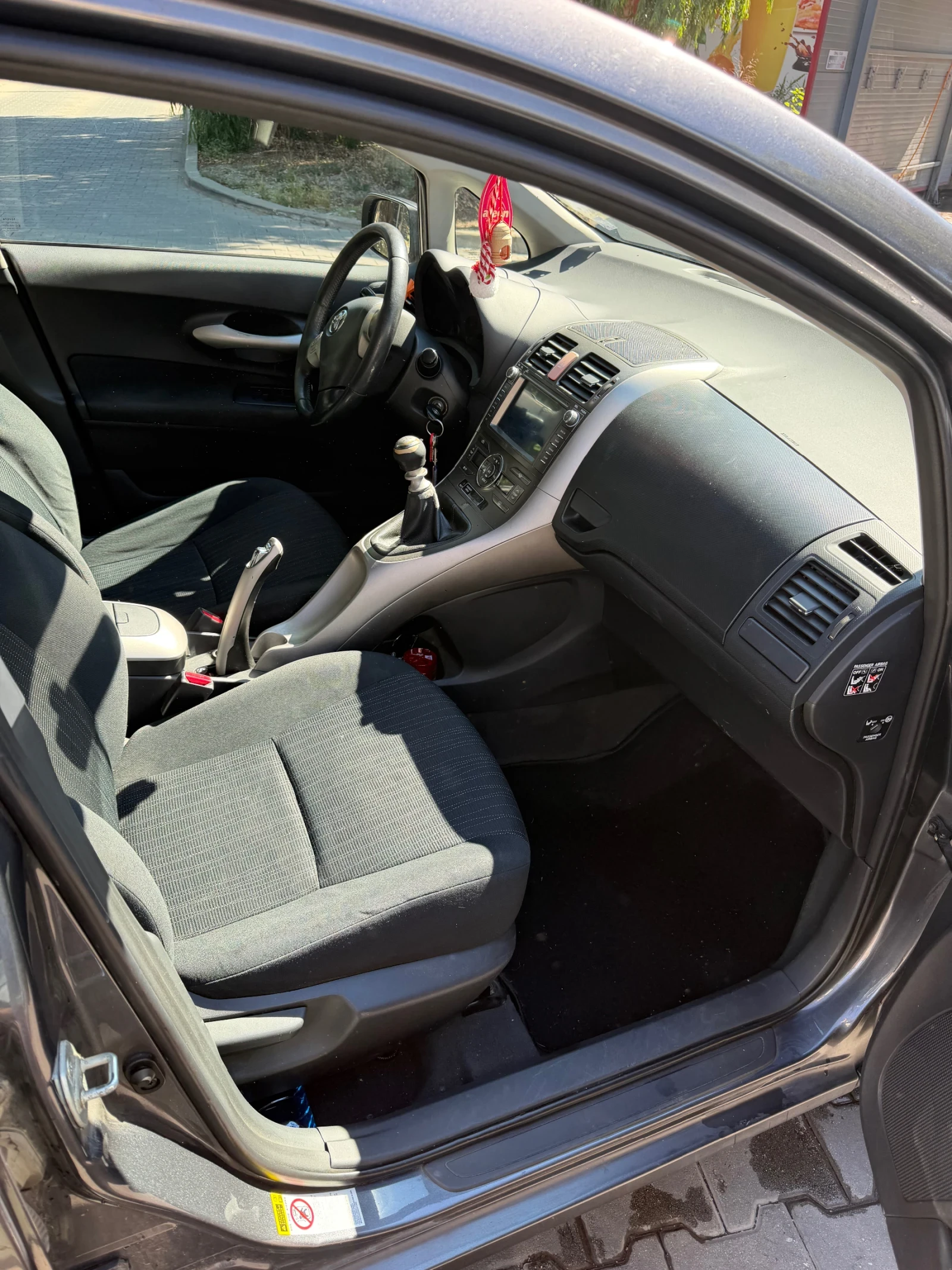Toyota Auris 2.0 D4D, Регистрирана, navi - carplay, снимка 6 - Автомобили и джипове - 56311709