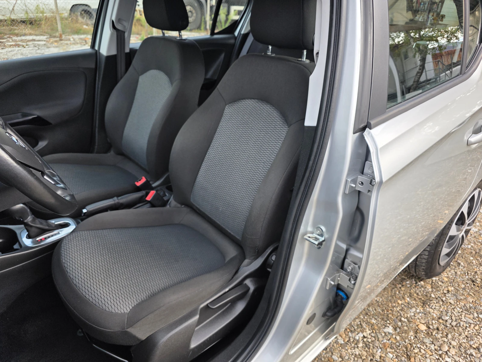 Opel Corsa 1.4 ECOTEC Automatic, снимка 10 - Автомобили и джипове - 56465694