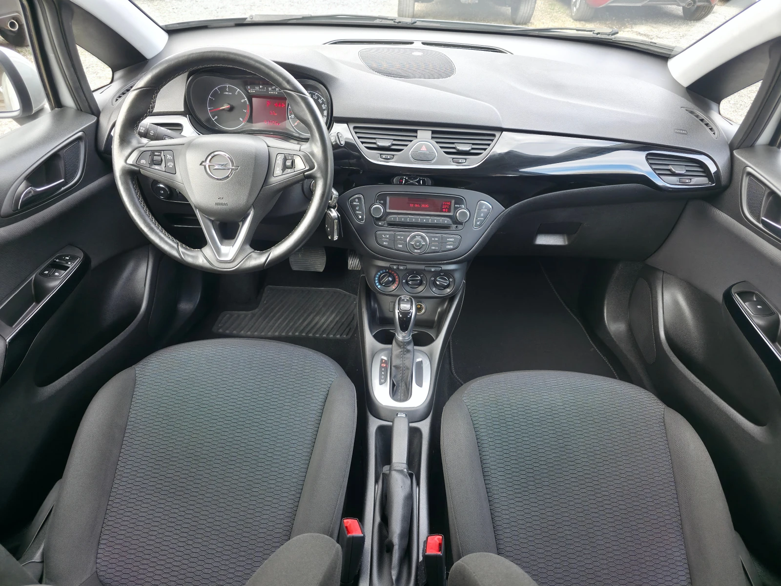 Opel Corsa 1.4 ECOTEC Automatic, снимка 9 - Автомобили и джипове - 56465694