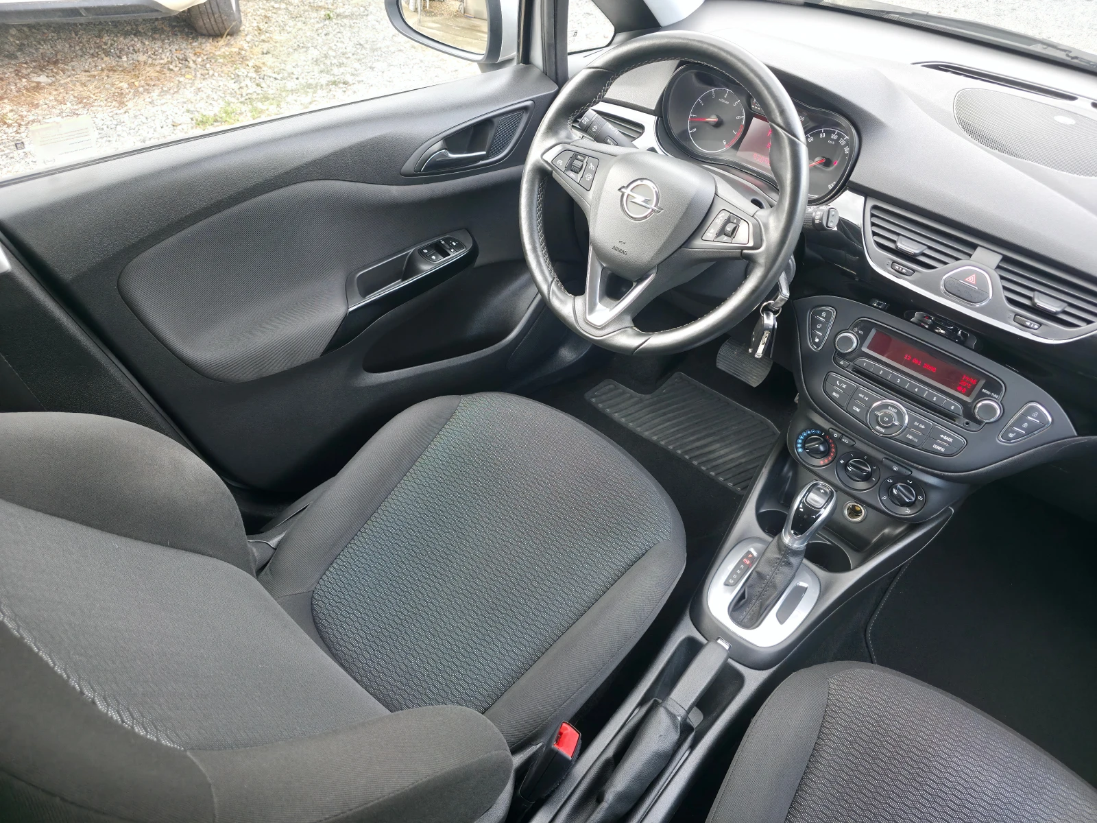 Opel Corsa 1.4 ECOTEC Automatic, снимка 12 - Автомобили и джипове - 56465694