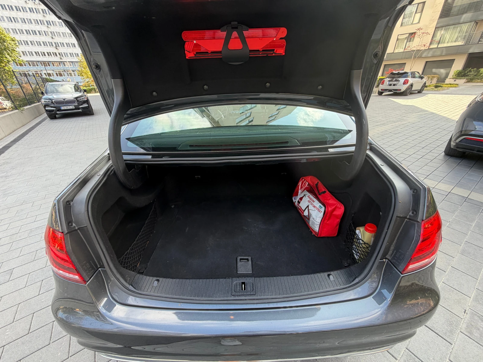 Mercedes-Benz E 300 Hybrid AMG Pack, снимка 9 - Автомобили и джипове - 56680897