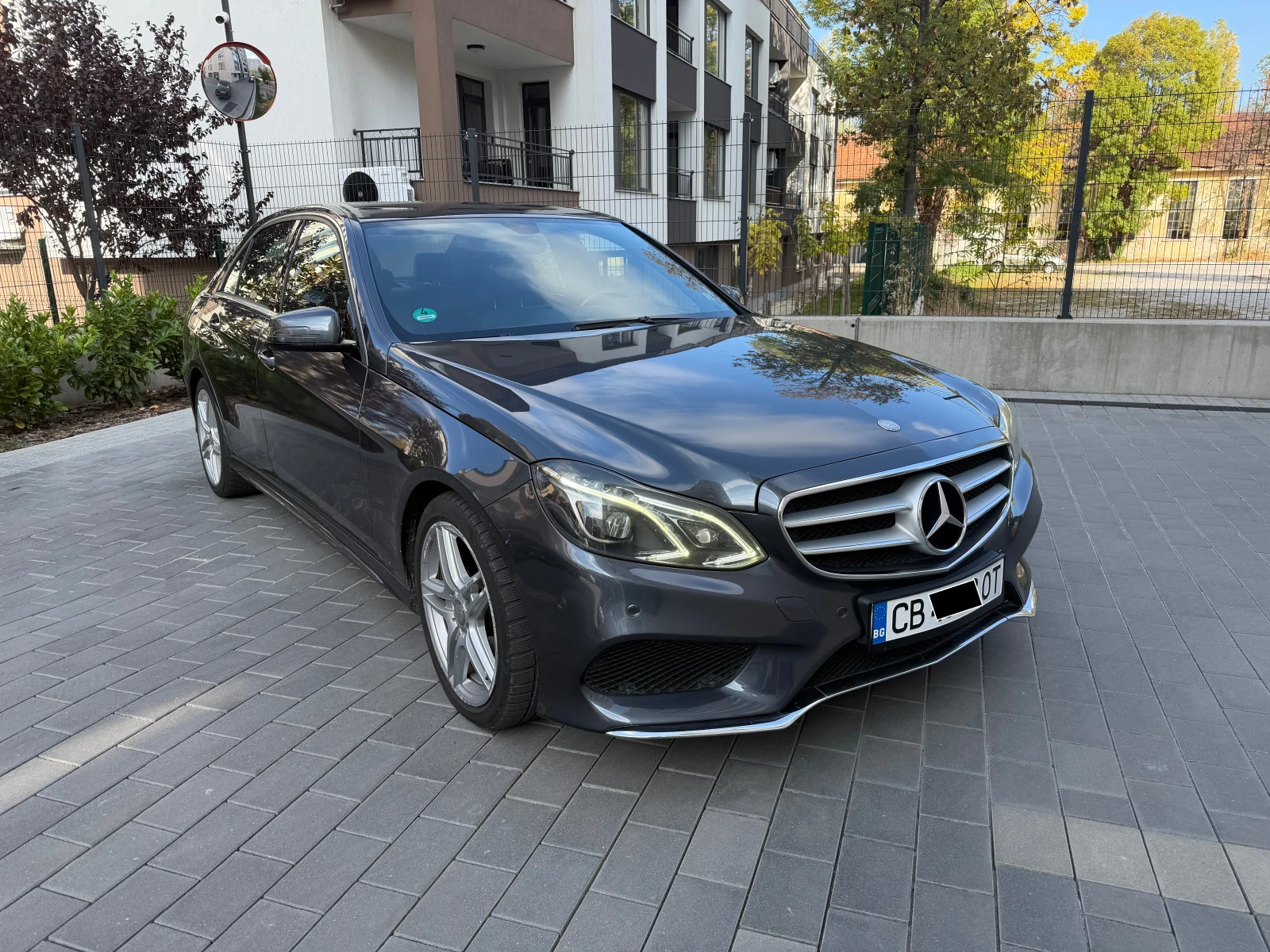 Mercedes-Benz E 300 Hybrid AMG Pack, снимка 2 - Автомобили и джипове - 56680897