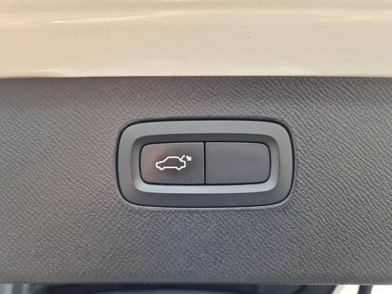 Volvo Xc90 B5-4x4-7 МЕСТА-INSCRIPTION, снимка 16 - Автомобили и джипове - 52284237