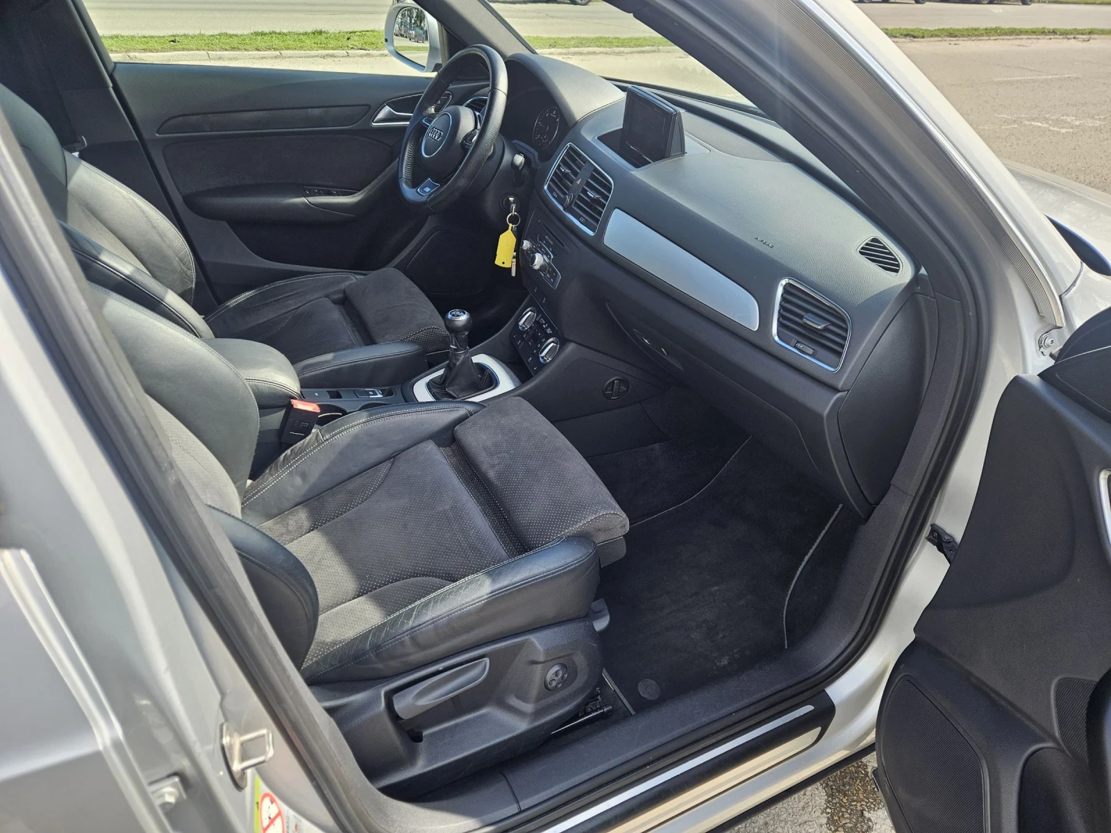 Audi Q3 2.0 tdi 140 k.c. S- LINE - изображение 10