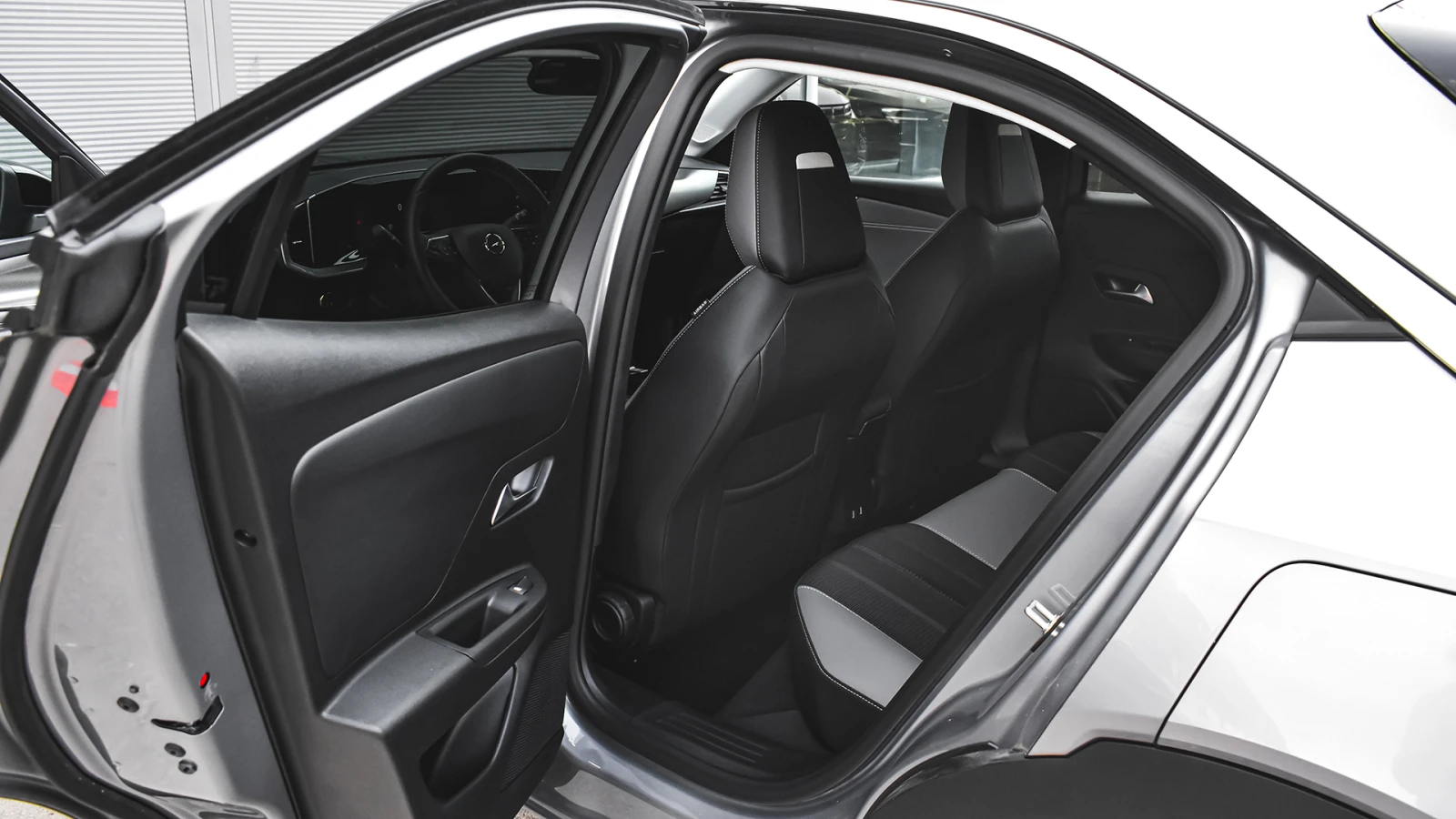 Opel Mokka e-Elegance 50 kWh, снимка 9 - Автомобили и джипове - 53771964