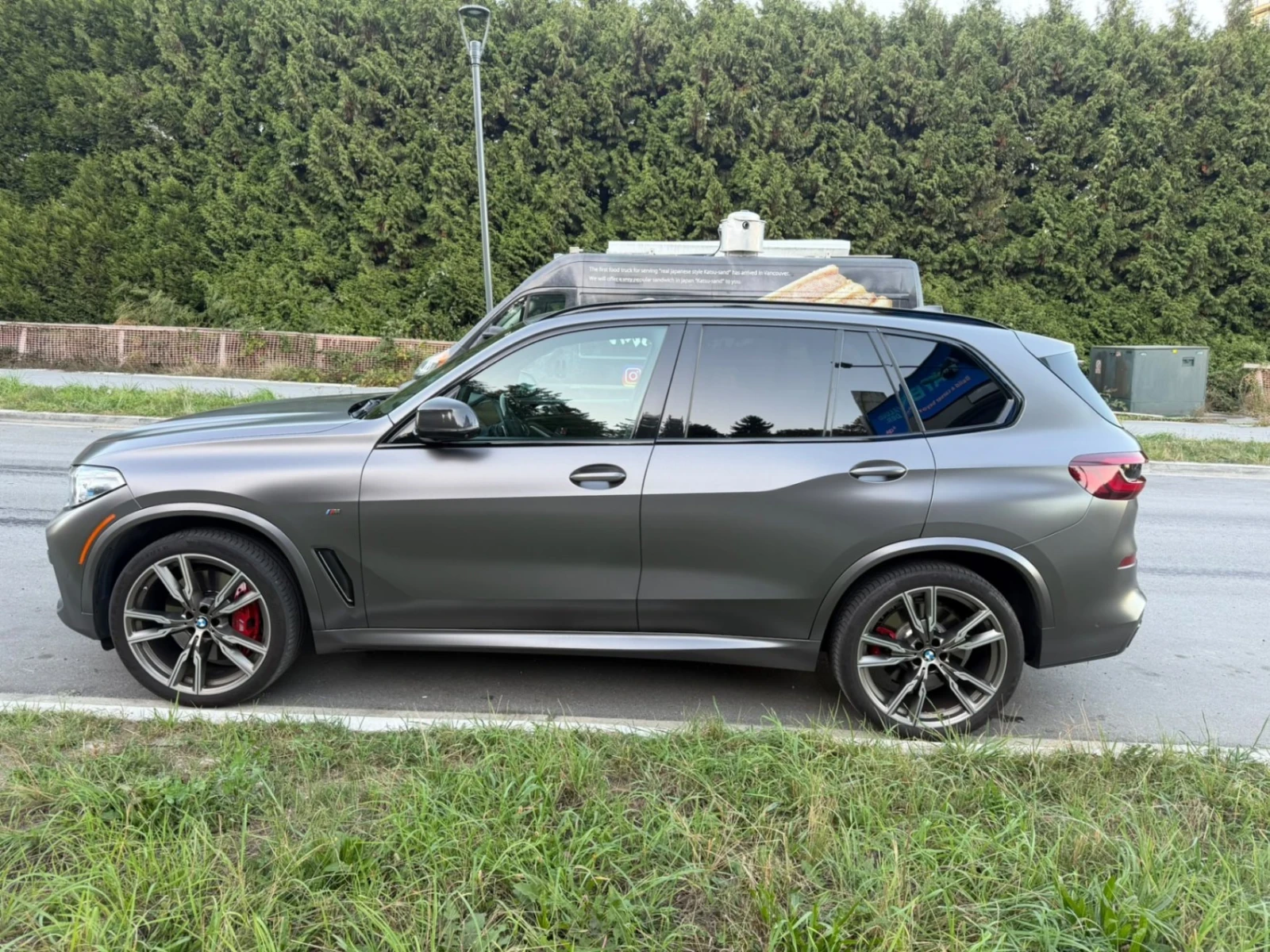 BMW X5 M50i* CARFAX* АВТОКРЕДИТ БЕЗ ПЪРВОНАЧАЛНА ВНОСКА* , снимка 2 - Автомобили и джипове - 56136900