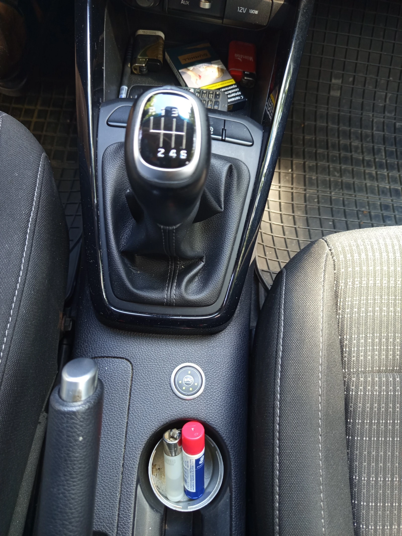 Kia Stonic, снимка 15 - Автомобили и джипове - 56371359