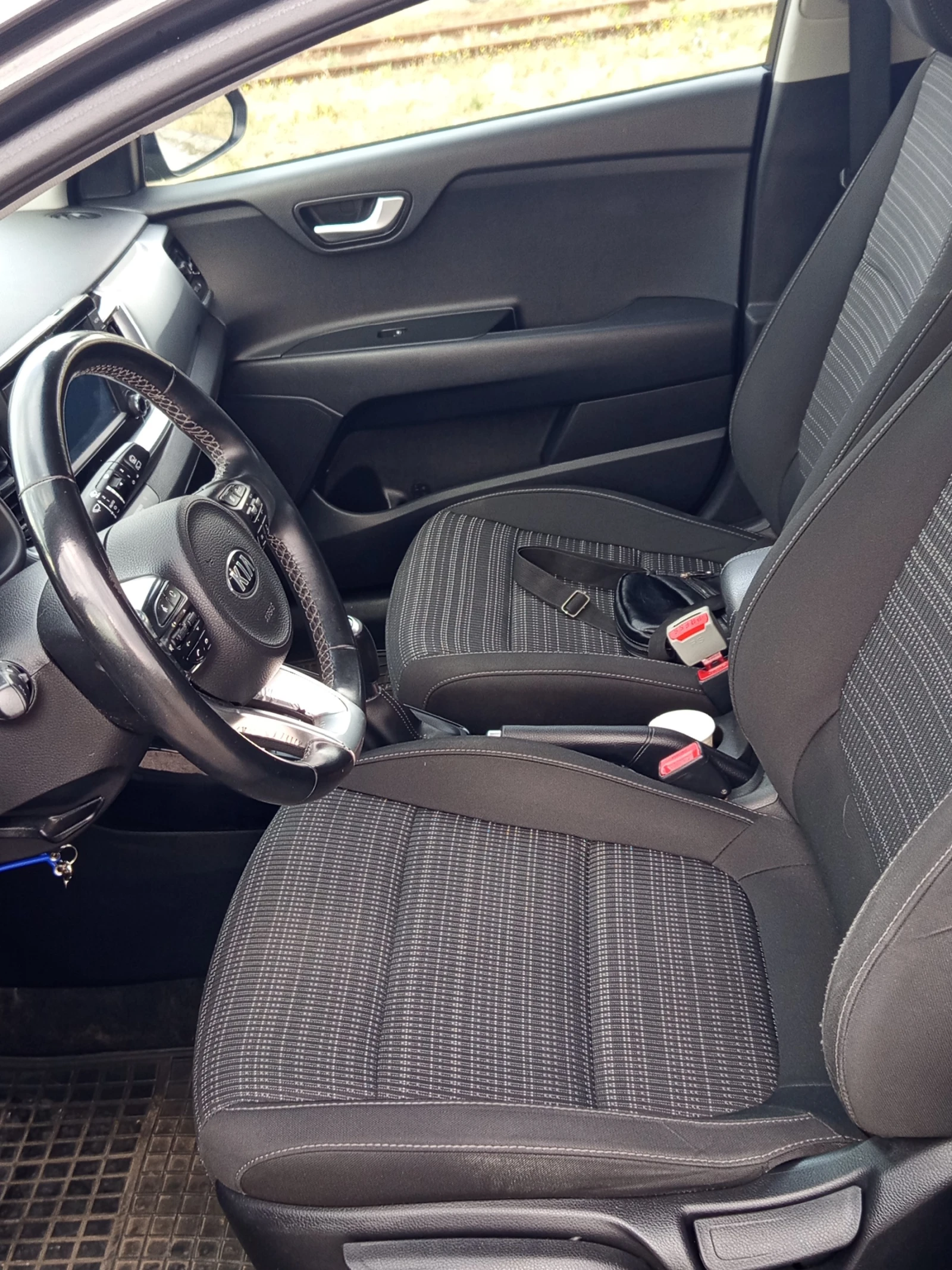 Kia Stonic, снимка 12 - Автомобили и джипове - 56371359