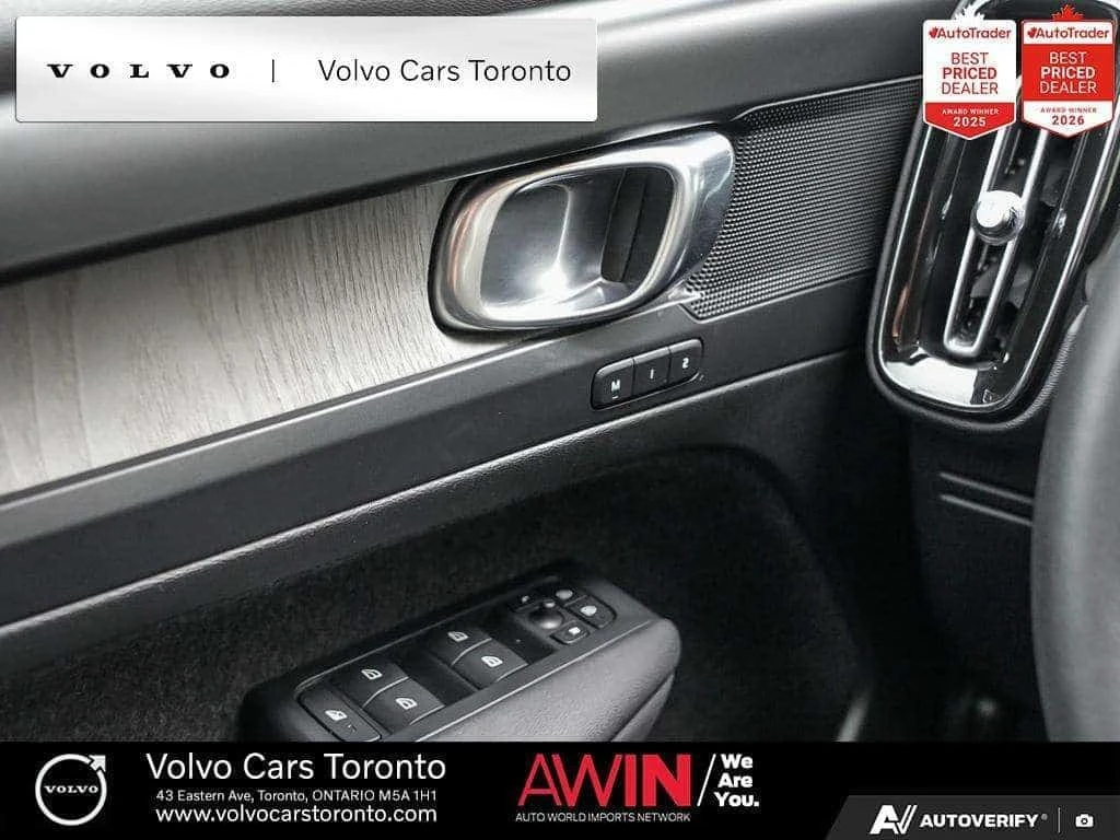 Volvo XC40 * B5 B Plus Dark Theme * CARFAX * , снимка 17 - Автомобили и джипове - 56558584