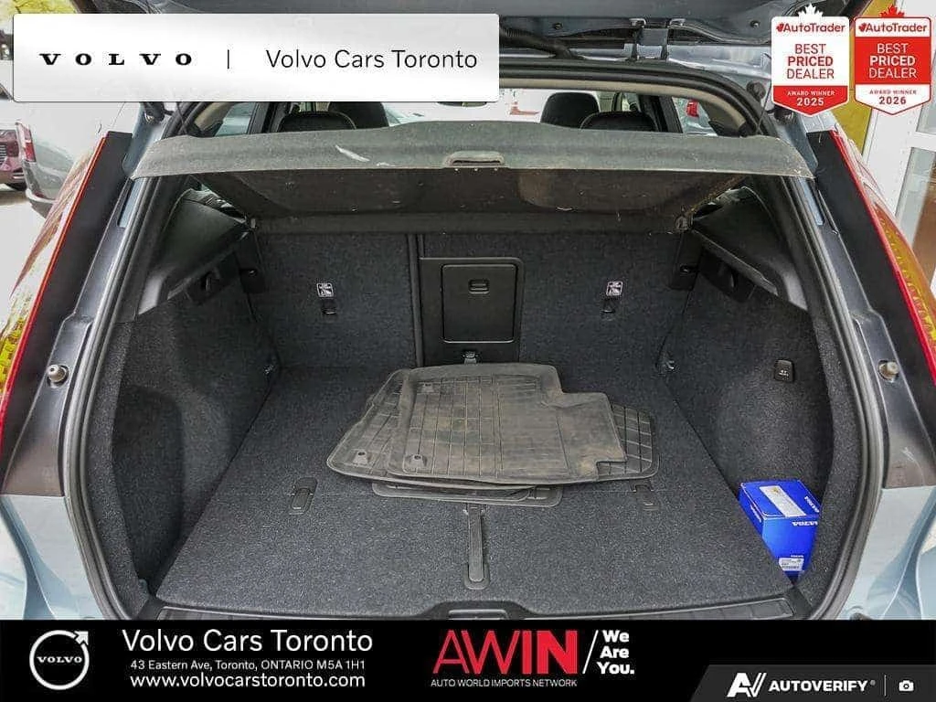 Volvo XC40 * B5 B Plus Dark Theme * CARFAX * , снимка 11 - Автомобили и джипове - 56558584